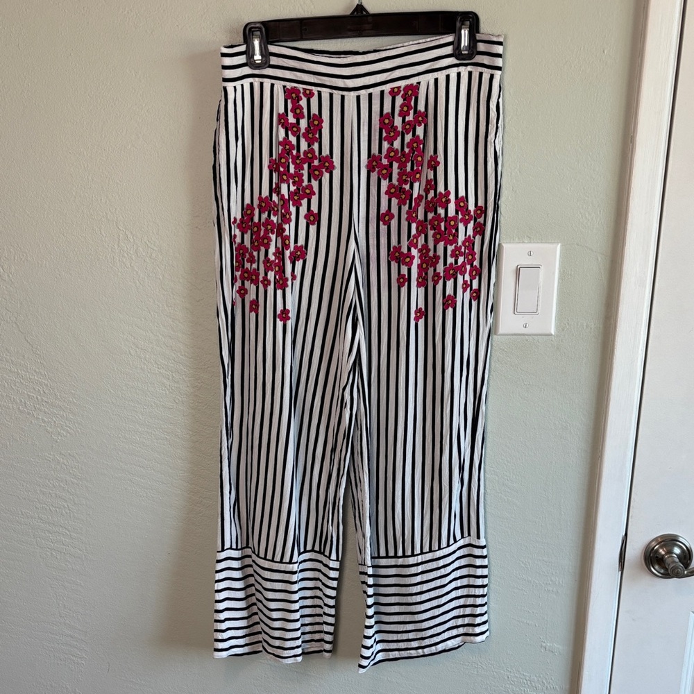 Bundle 2/$30! Zara Black & White Floral Accent Striped Wide-Leg Pants S